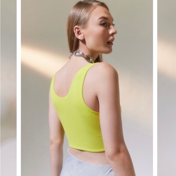 🚫SOLD LOCALLY🚫
Out From Under Reversible Green Bra - Picture 4 of 10